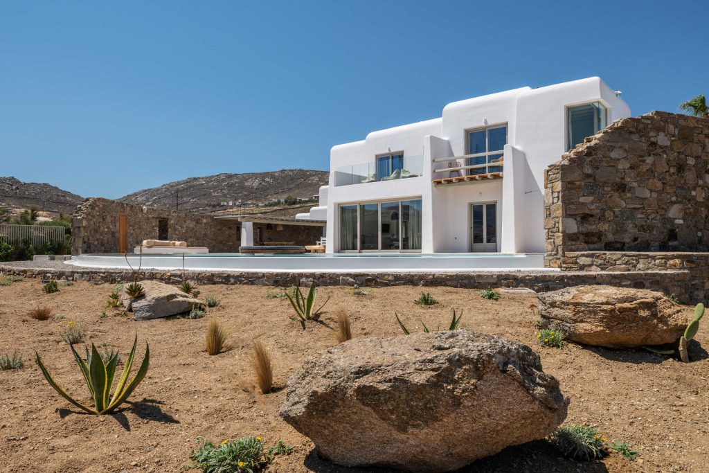 Villa Ephy in Ftelia-mykonos available for rent by Presidence